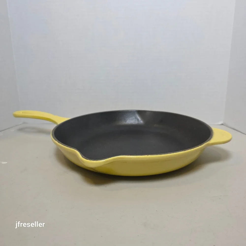 Le Creuset Yellow Enameled Cast Iron Skillet 10.5 Inch Frying Pan Pour Spouts